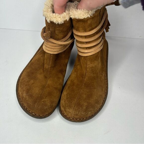 UGG Brown Winter Boots Suede Ankle Style - Picture 3 of 10